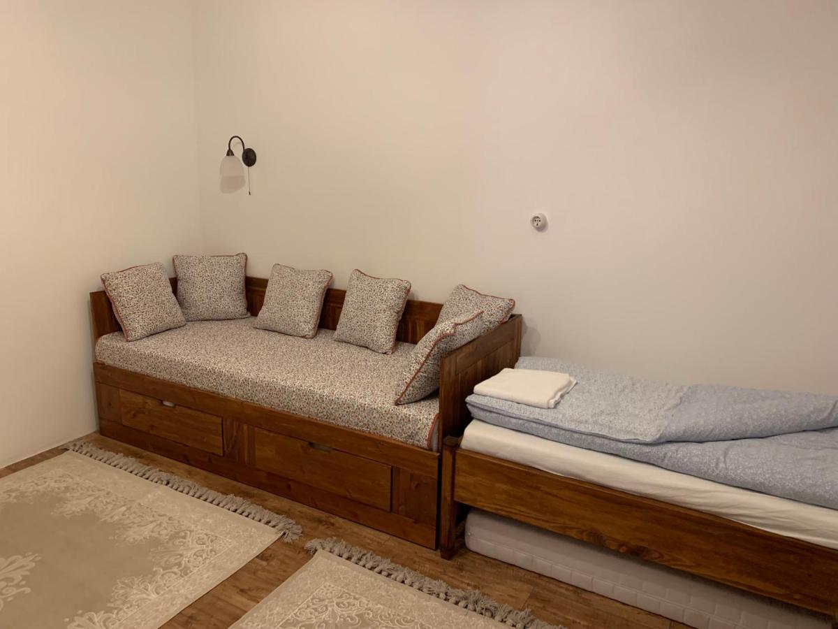 Szazesztendos Reveszhaz Apartman Szigetmonostor Exterior photo